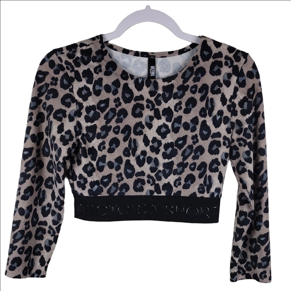 Victoria Sport Leopard Print Scoop Neckline Long Sleeve Pullover Sporty Crop Top